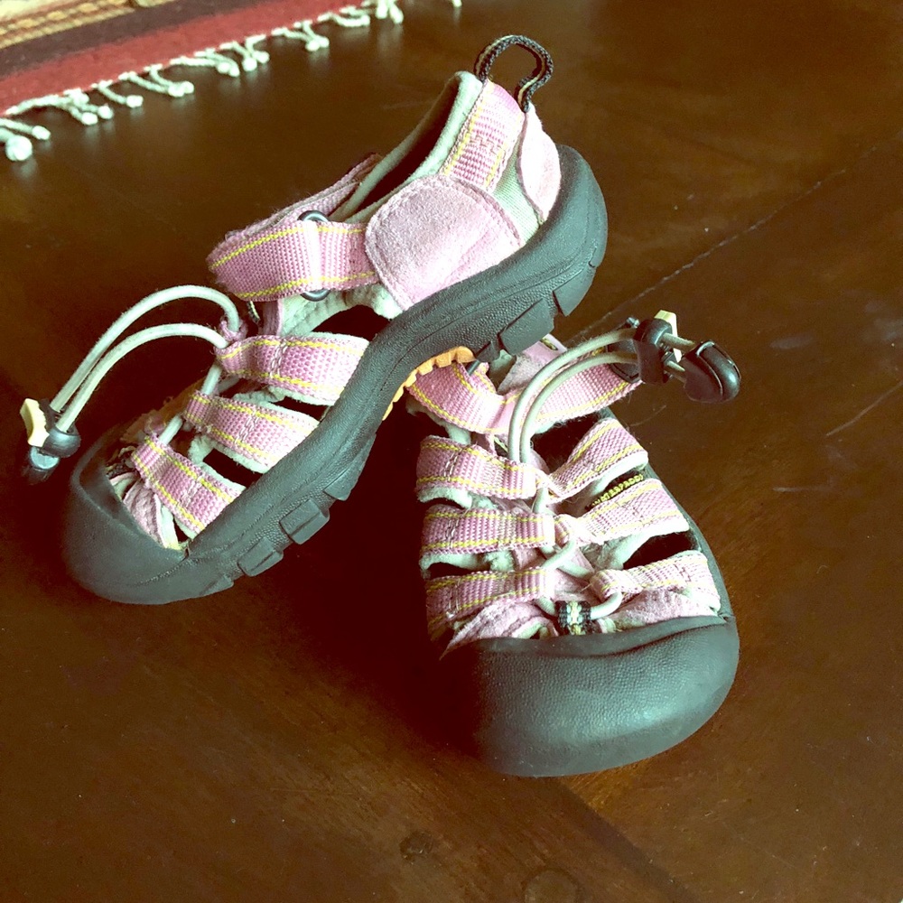 Keen girls shoes